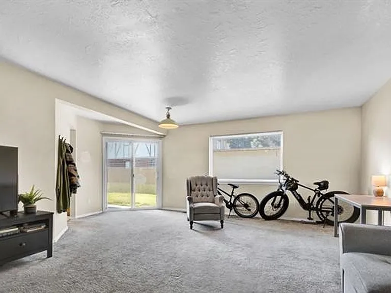 9143 W Cory Ln — Photo 2