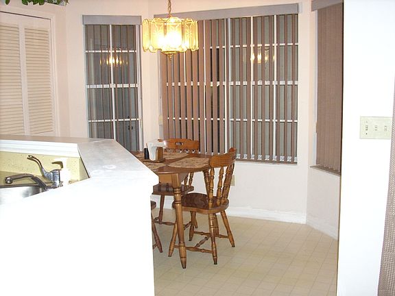 EATING KITCHEN