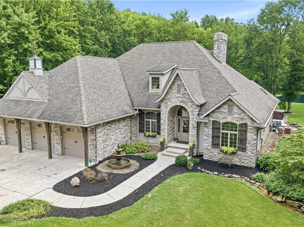 5560 Oak Hill Dr, Warren, OH 44481