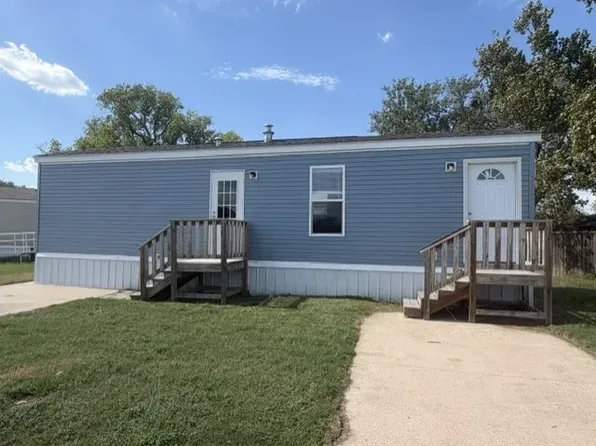 1812 Dover Dr #1812D, Salina, KS 67401