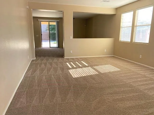 3 bed, 2.5 bath, 2466 sqft, $2,300 — Photo 3