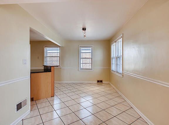5th image of 2930 Hawthorne St