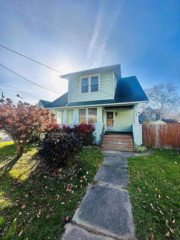 516 Broadway St photo 1