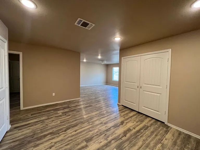 2503 N Avenue O — Photo 7