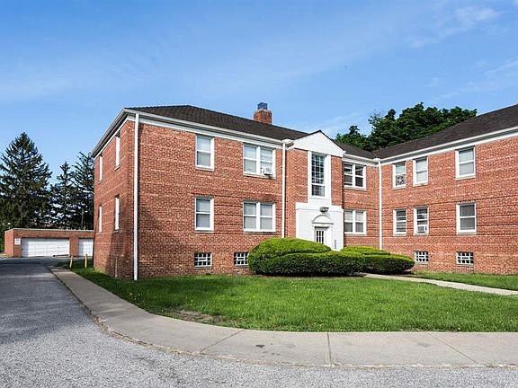 2nd image of 1860 Forest Hills Blvd