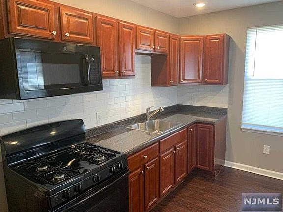 2nd image of 50 Arverne Ter #1