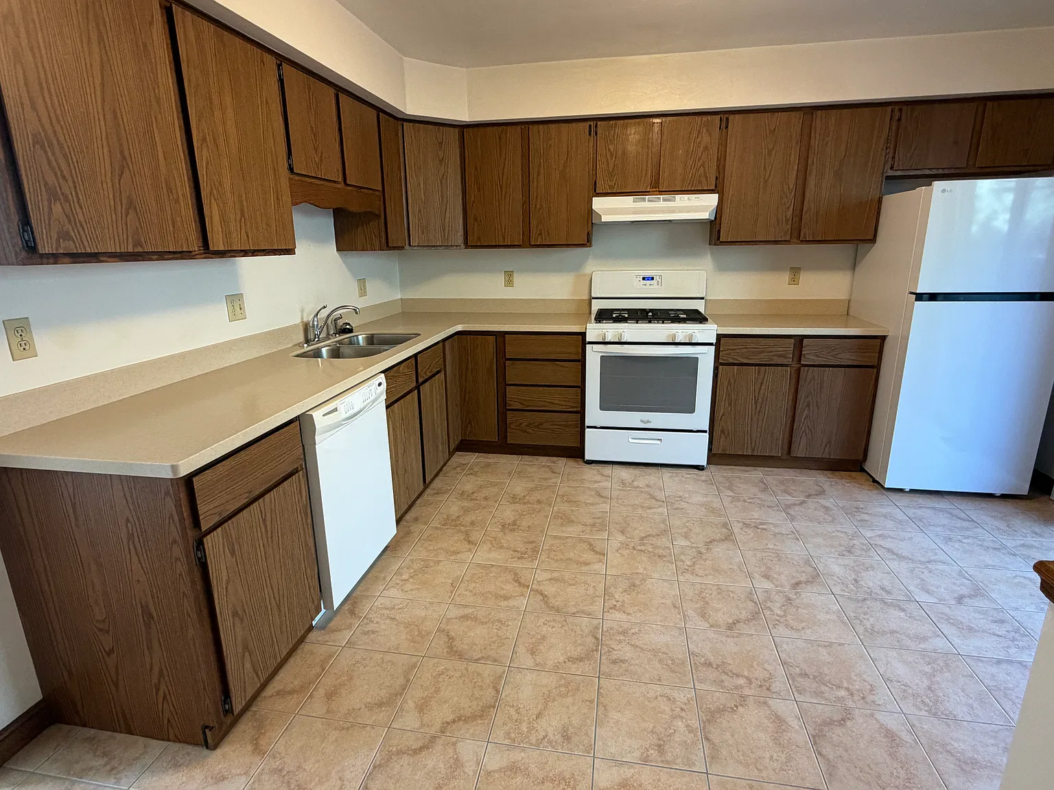 2 bed, 1.5 bath, 1050 sqft, $1,250 — Photo 4