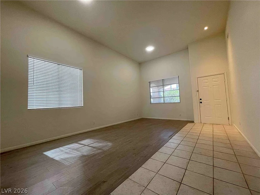 3 bed, 3.0 bath, 1890 sqft, $1,995 — Photo 3