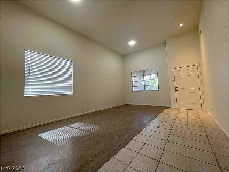 531 Curtin Ct — Photo 3