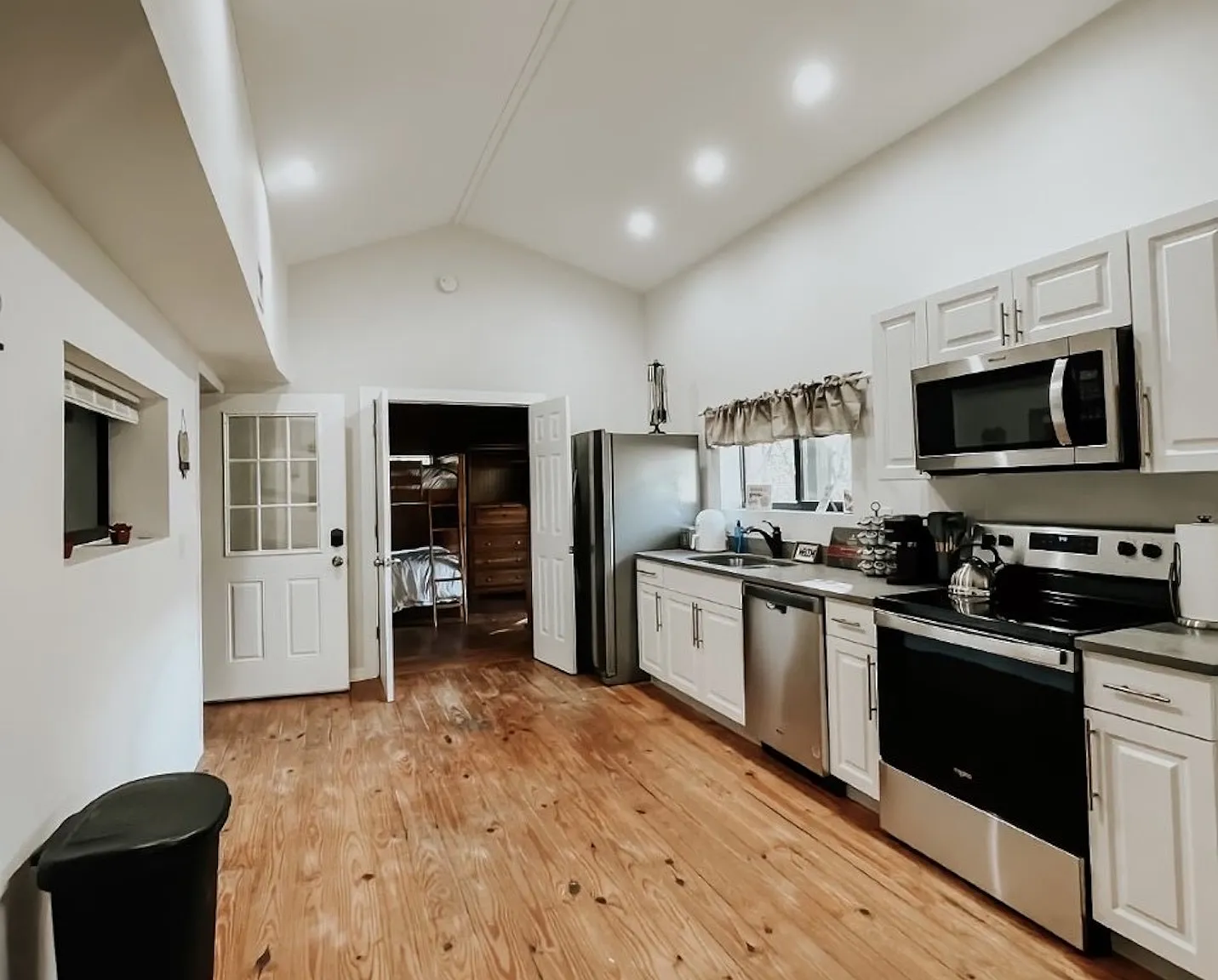 2 bed, 900 sqft, $1,500 — Photo 4