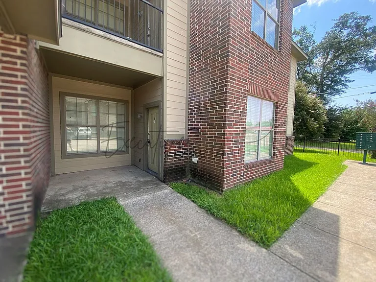 311 E Hale St — Photo 18