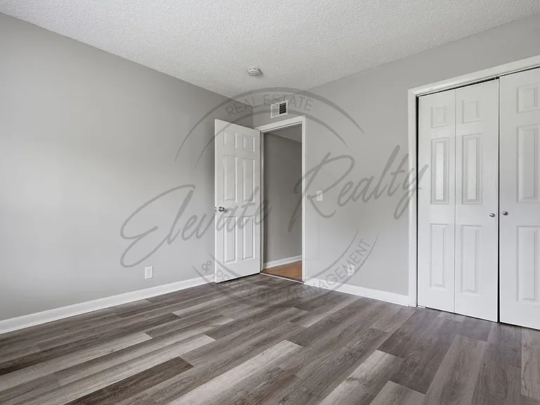 703 Linden Grn — Photo 14