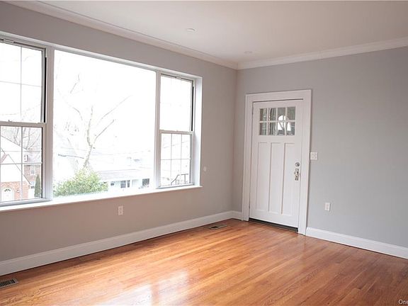 4th image of 321 Collins Ave #1