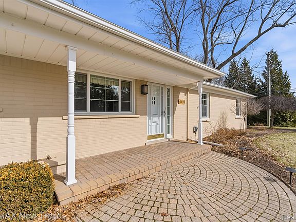 5th image of 1043 Westview Rd