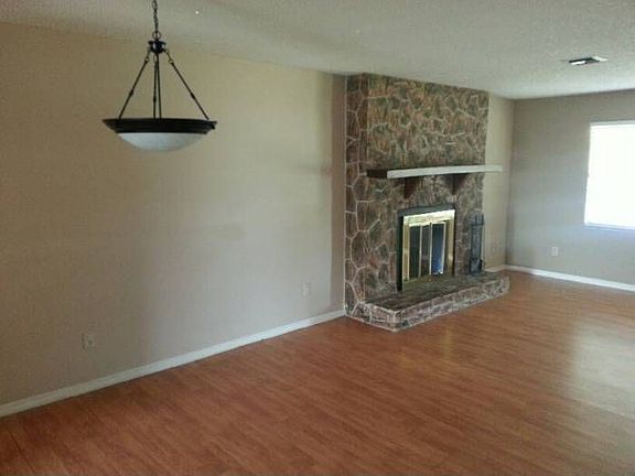 Liv & Dining Area