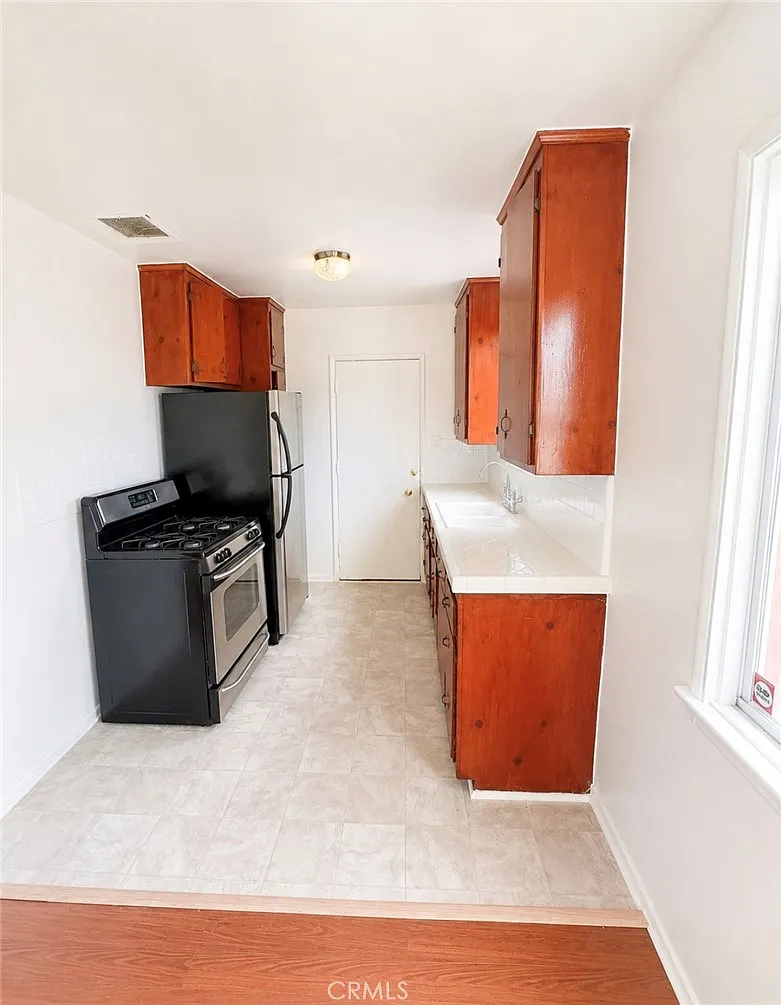 2 bed, 1950 sqft, $2,298 — Photo 2