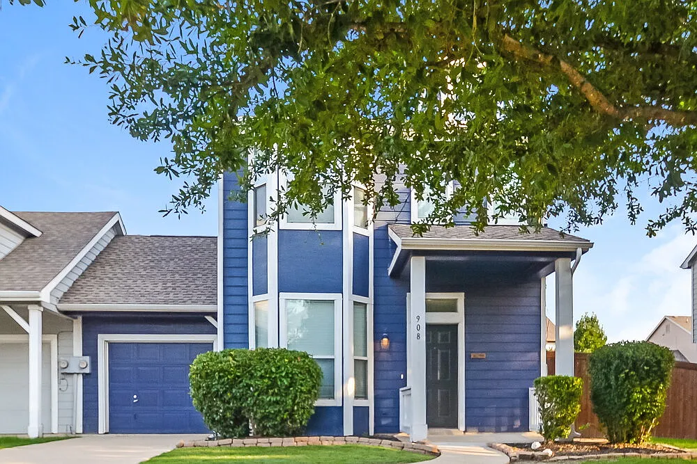 2 bed, 2.5 bath, 1249 sqft, $2,025 — Photo 1