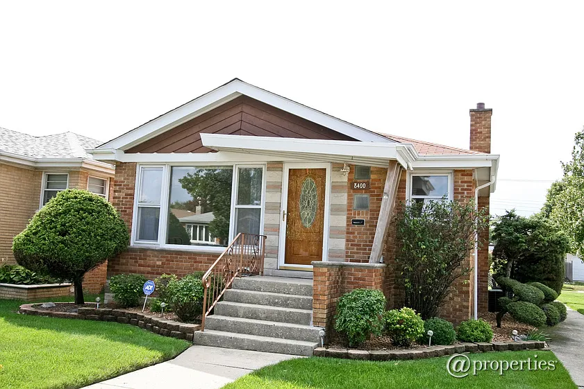 8400 S Kenneth Ave photo 1