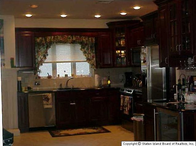 2nd image of 662 Clove Rd
