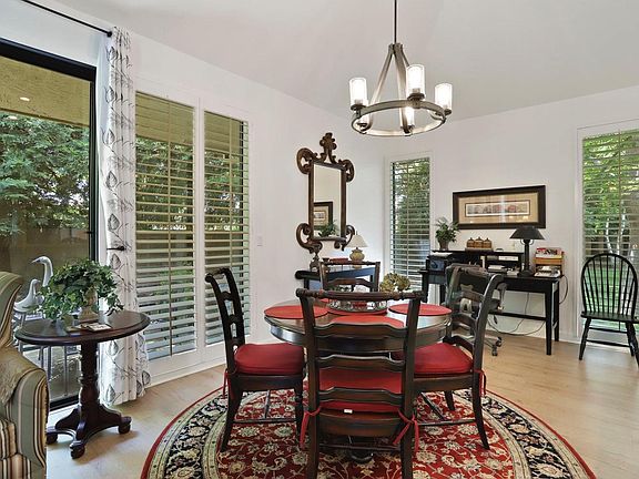 4th image of 2371 Hyde Park Cir