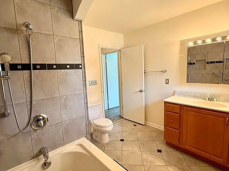 645 Brookfield Rd — Photo 11