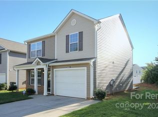 5923 Sanders Farm Ln, Charlotte, NC 28216