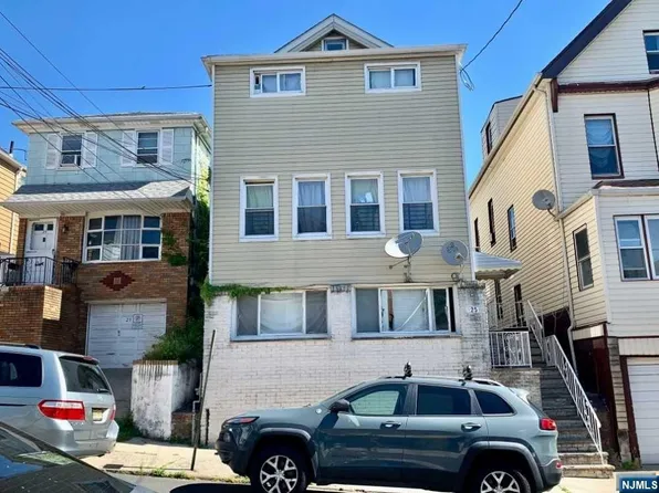 25 Tappan St, Kearny, NJ 07032