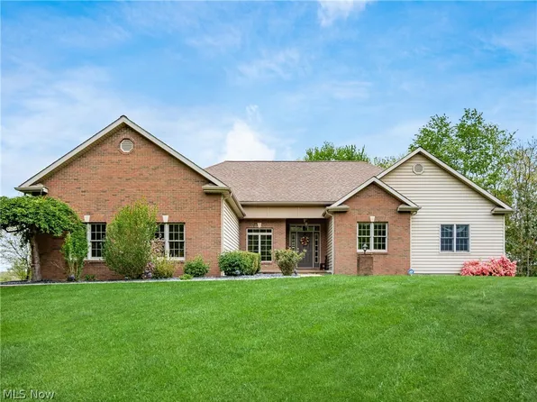 2710 Red Fox Dr, Duncan Falls, OH 43734