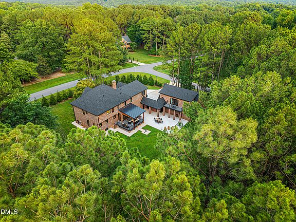 5th image of 700 Lochgarton Ln