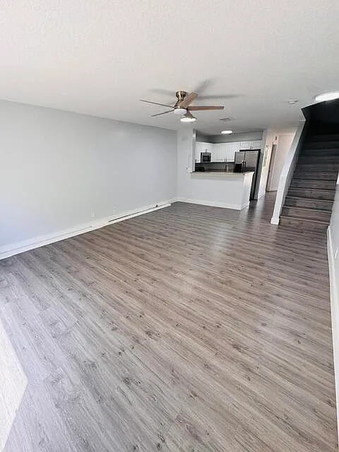 3 bed, 2.5 bath, 1296 sqft, $2,700 — Photo 2