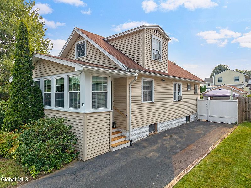 4th image of 10 Dunning Avenue