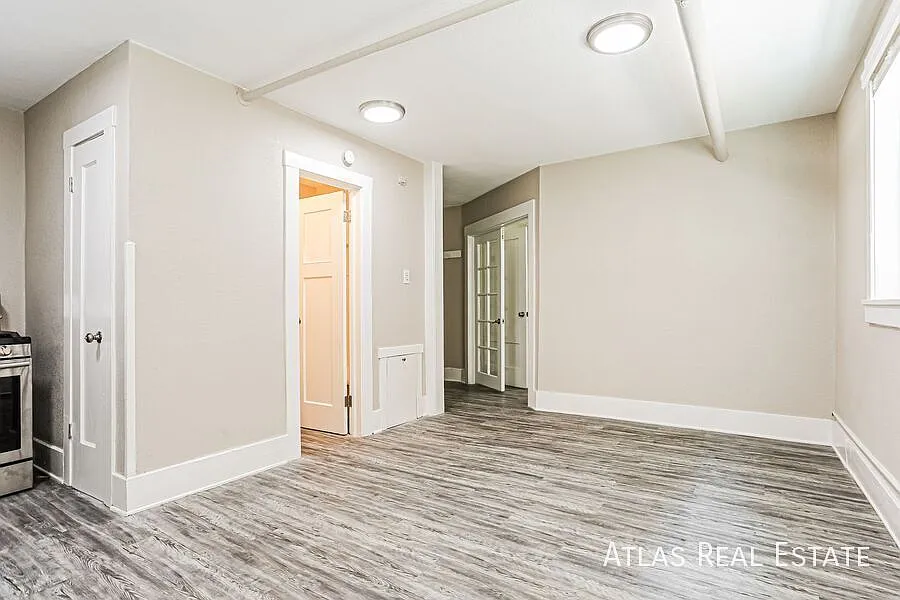 970 N Pearl Street — Photo 3