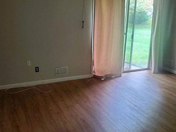 3rd image of 8 Gerardine Pl #O