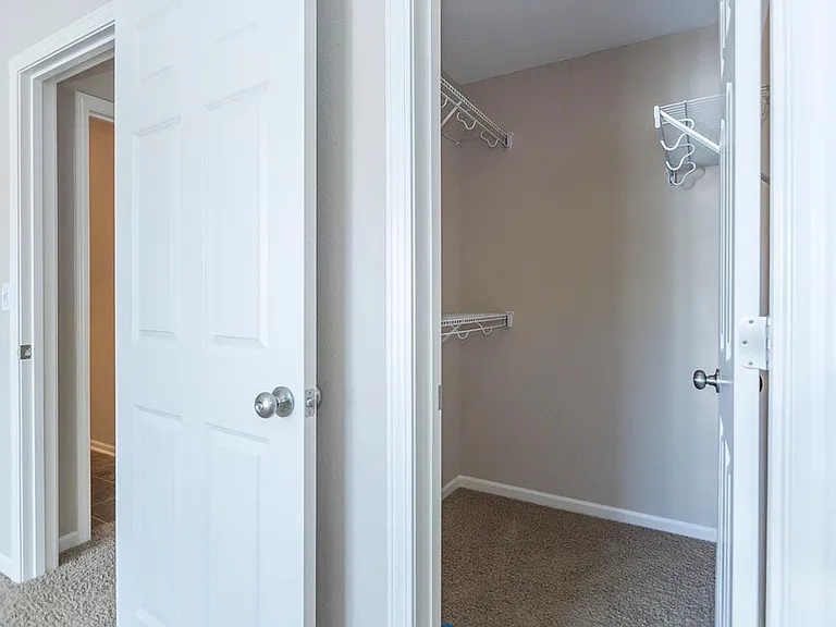 Parkway Oaks Townhomes and Duplexes — Photo 55