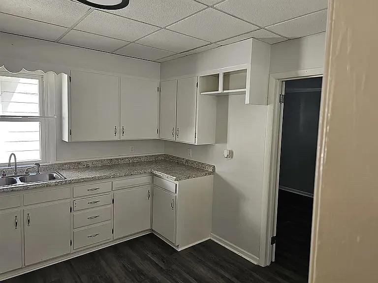220 S Millwood Ave — Photo 11