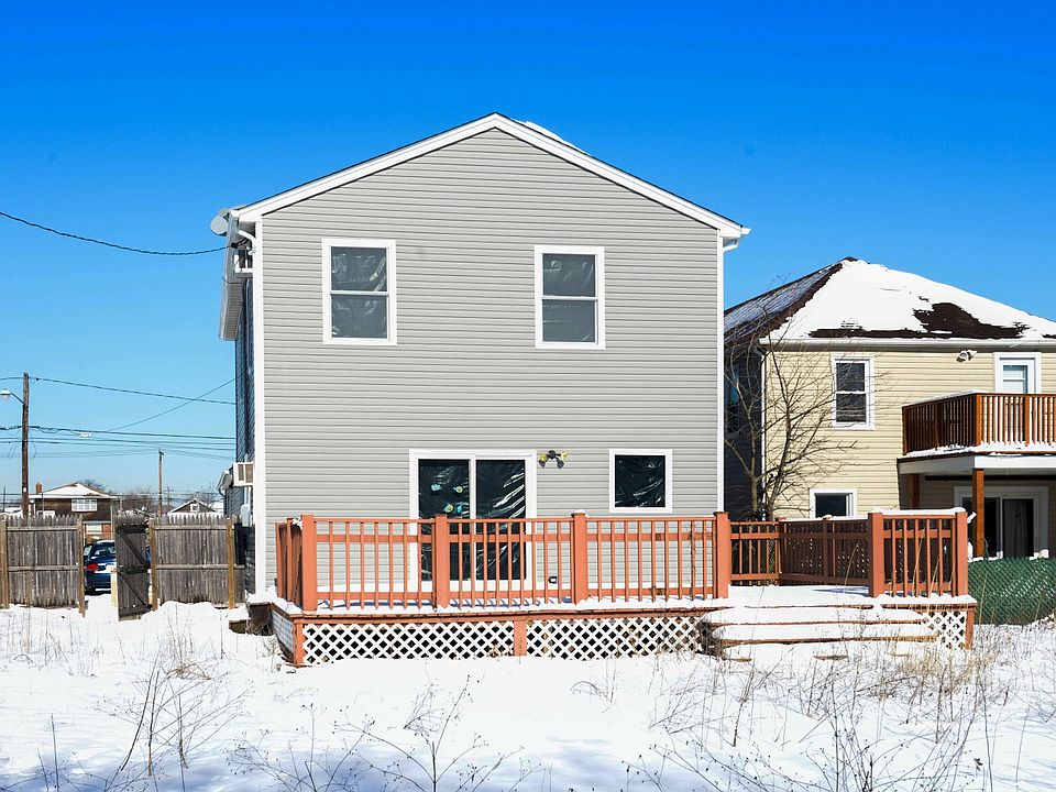 2nd image of 824 Bryan St