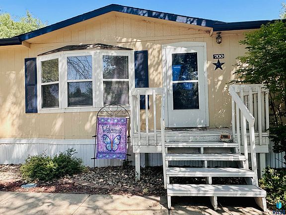2nd image of 700 N Bobwhite Pl