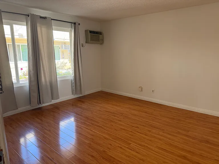 6727 Rosemead Blvd — Photo 5