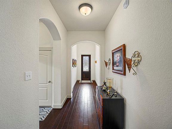 4th image of 10 Sagamore Ridge Pl