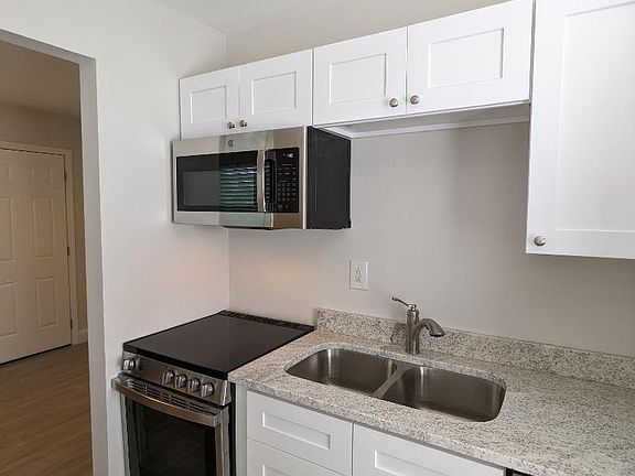 2nd image of 2113 1/2 W North B St