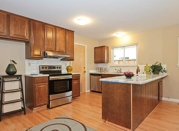 3rd image of 2016 Redwood Ave