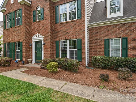 3rd image of 102 Rolling Stone Ct