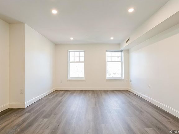 4th image of 45 S Greeley Ave Suite 3