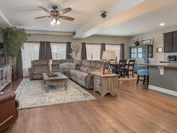 4th image of 9189 Pacific Crest Dr