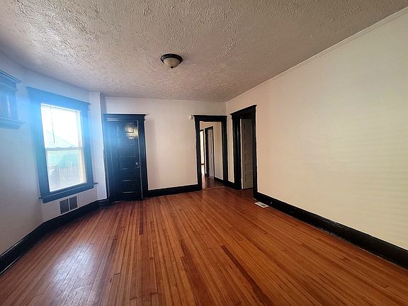 2nd image of 104 Dayton St APT 1