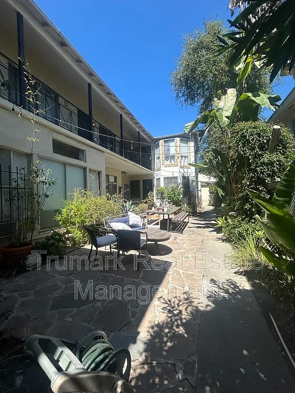 1 bed, 1.0 bath, $2,100 — Photo 2