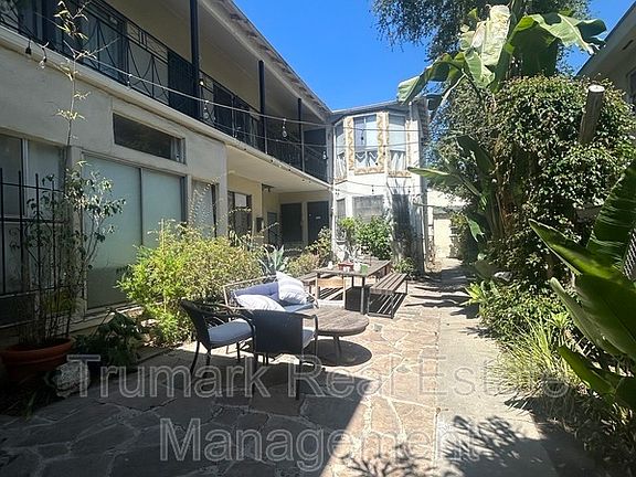 2nd image of 3731 Los Feliz Blvd #1/4