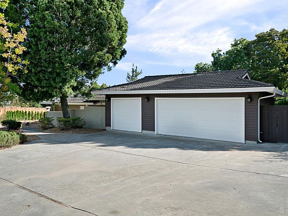 3rd image of 14198 Juniper Ln