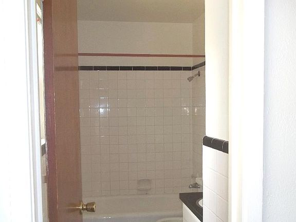 5th image of 2509 Meadow Ln