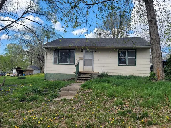 2116 McKinley St, Lexington, MO 64067